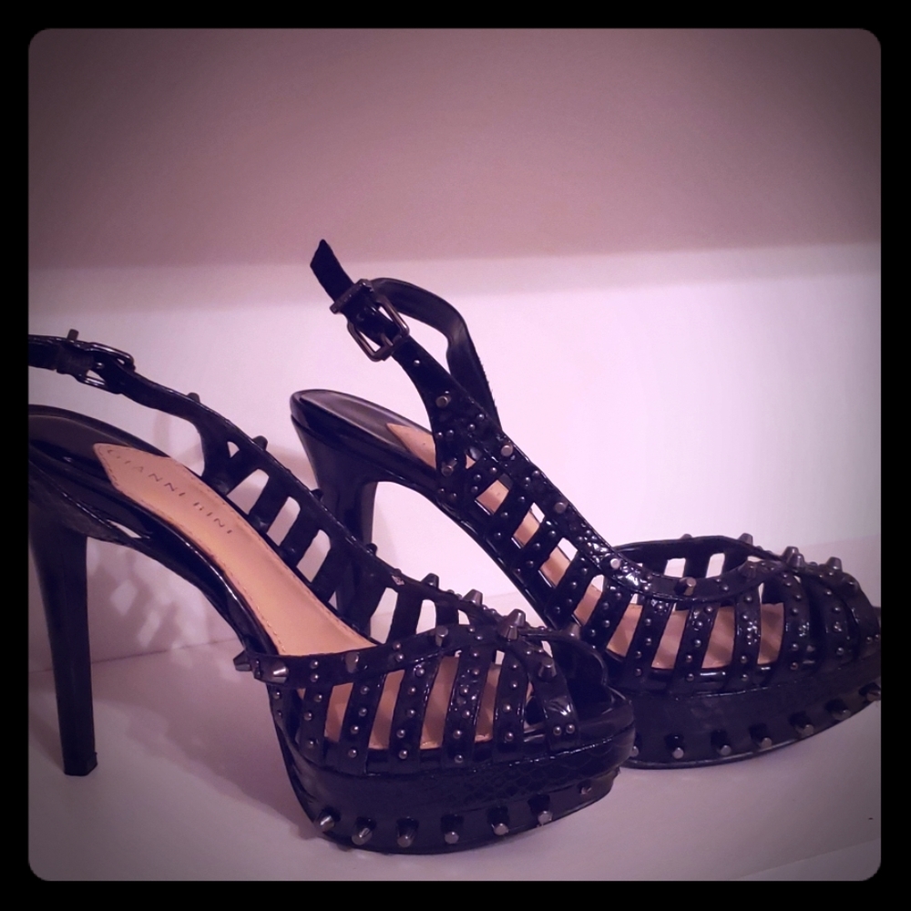 Black leather pump with studded detail